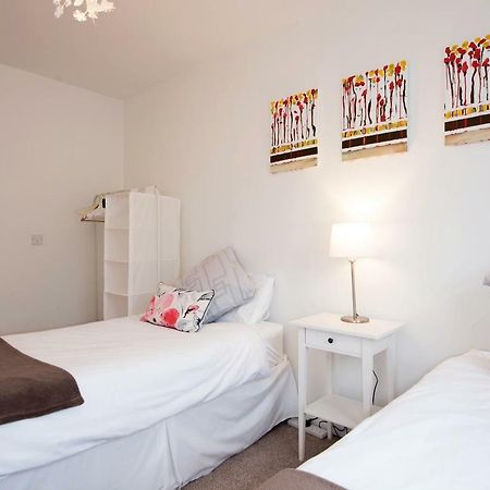Dalton Crescent Villa Durham Bagian luar foto