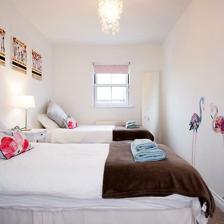 Dalton Crescent Villa Durham Bagian luar foto