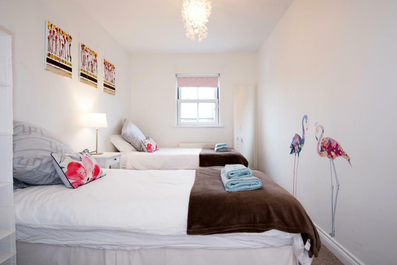 Dalton Crescent Villa Durham Bagian luar foto