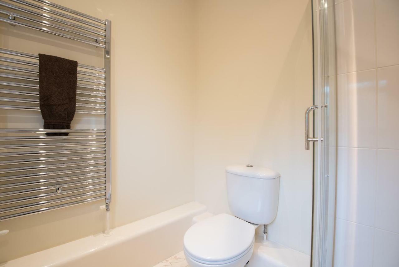 Dalton Crescent Villa Durham Bagian luar foto