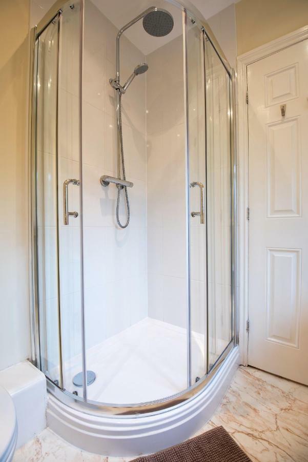 Dalton Crescent Villa Durham Bagian luar foto
